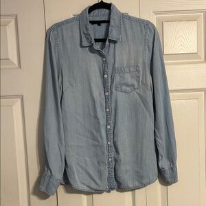SOUTH MOON UNDER Size Small Chambray Sky Blue Denim Button Front Top Layering